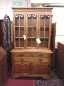 Cushman Colonial Hutch